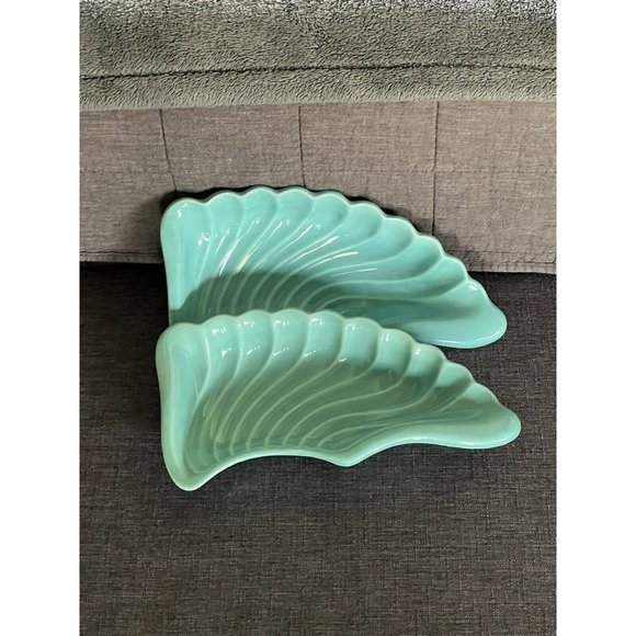 Set of 2 Vintage Maddux of California Pottery Blue Leaf Shaped Dishes 3066 10" - Picture 1 of 6
